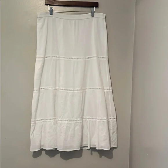 Old Navy White Maxi Skirt Flowing Silhouette size large - Picture 1 of 7